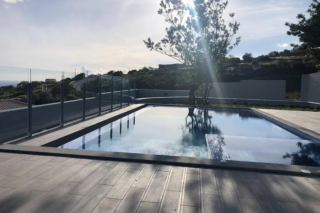 Villa Pinheira IV -Heated Swimming Pool And Jacuzzi Calheta