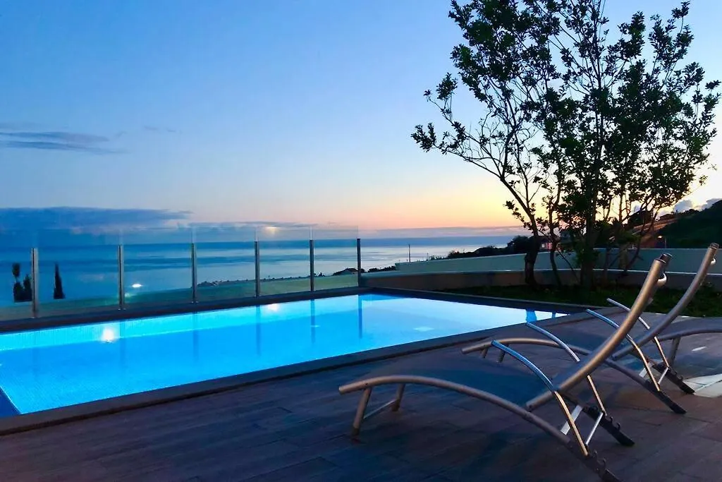Villa Pinheira IV -Heated Swimming Pool And Jacuzzi 칼례타 포르투갈