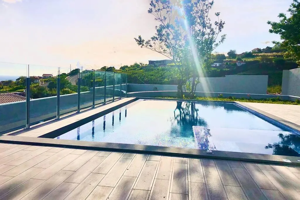 Villa Pinheira IV -Heated Swimming Pool And Jacuzzi 칼례타 포르투갈