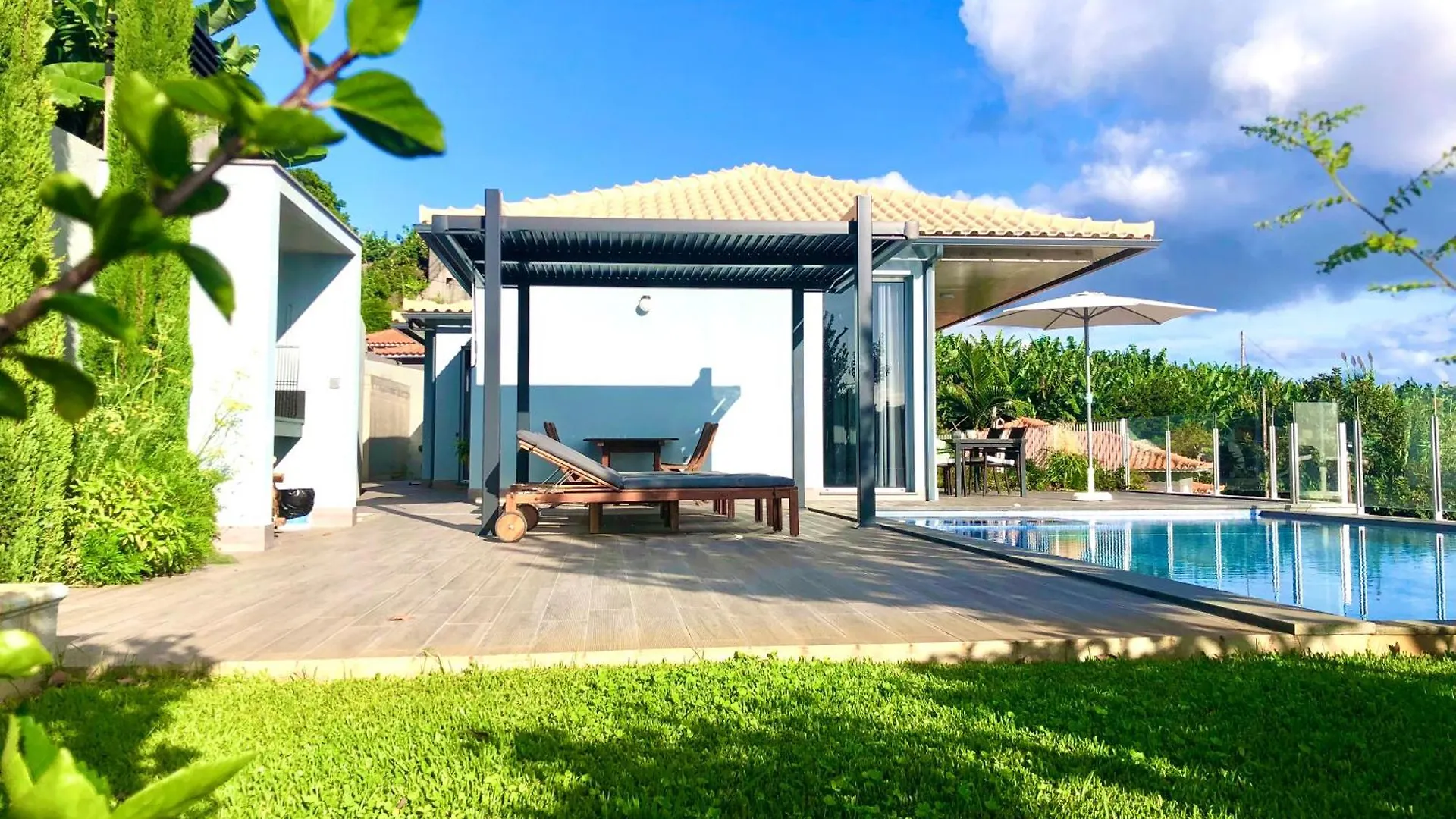 Villa Pinheira IV -Heated Swimming Pool And Jacuzzi 칼례타 포르투갈