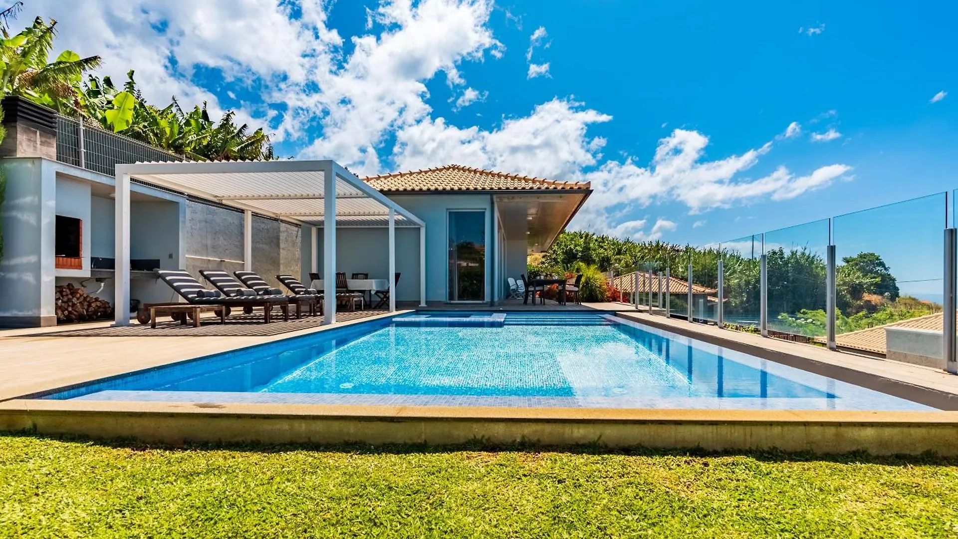 Villa Pinheira IV -Heated Swimming Pool And Jacuzzi 칼례타 포르투갈
