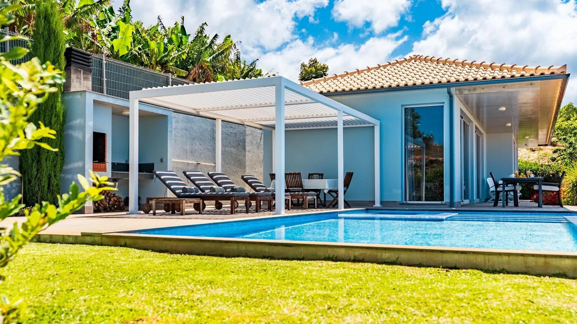 Villa Pinheira IV -Heated Swimming Pool And Jacuzzi Calheta  Portugal
