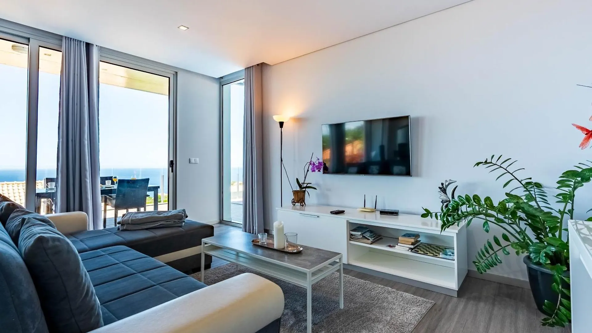 Villa Pinheira IV -Heated Swimming Pool And Jacuzzi Calheta  Portugal