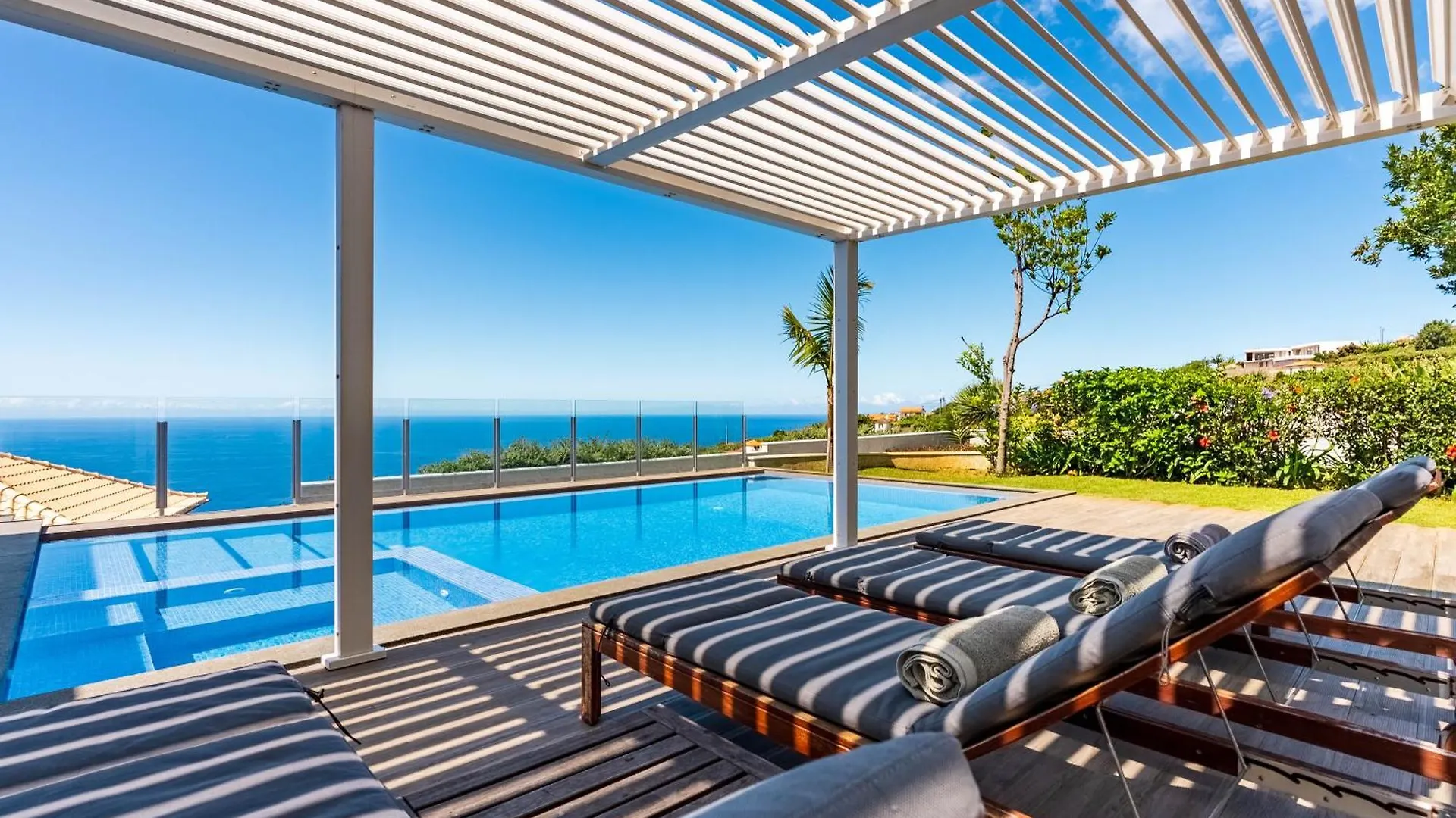 Villa Pinheira IV -Heated Swimming Pool And Jacuzzi Calheta  Calheta (Madeira)