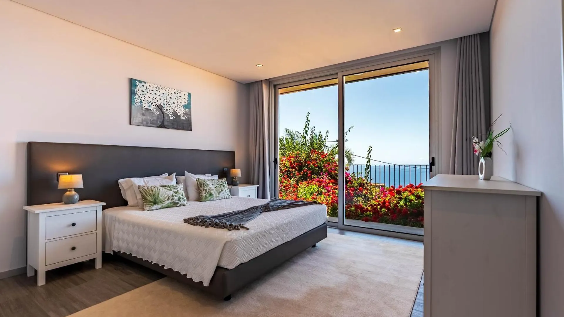Villa Pinheira IV -Heated Swimming Pool And Jacuzzi Calheta